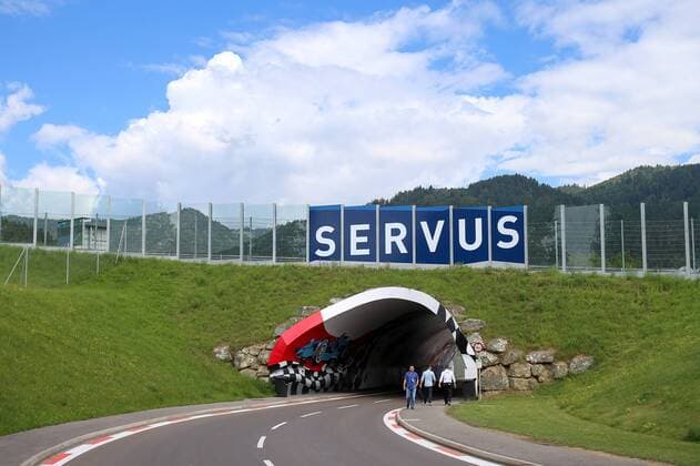 FORMULA 1 - GP of Austria 2016 SPIELBERG,AUSTRIA,01.JUL.16 - MOTORSPORTS, FORMULA 1 - Grand Prix of Austria, Red Bull Ring, free practice. Image shows a Servus sign. GEPAxpictures xChristianxWalgram