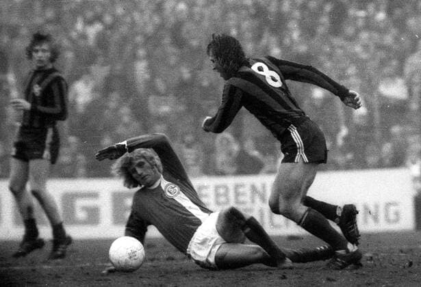 Klaus Fichtel (FC Schalke 04) gegen Hans Joachim Weller (Hannover 96)