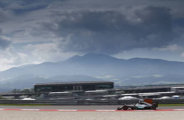 Motorsports: FIA Formula One World Championship WM Weltmeisterschaft 2016, Grand Prix of Austria, 44 Lewis Hamilton (GBR, Mercedes AMG Petronas Formula One Team), xHOCHxZWEIx