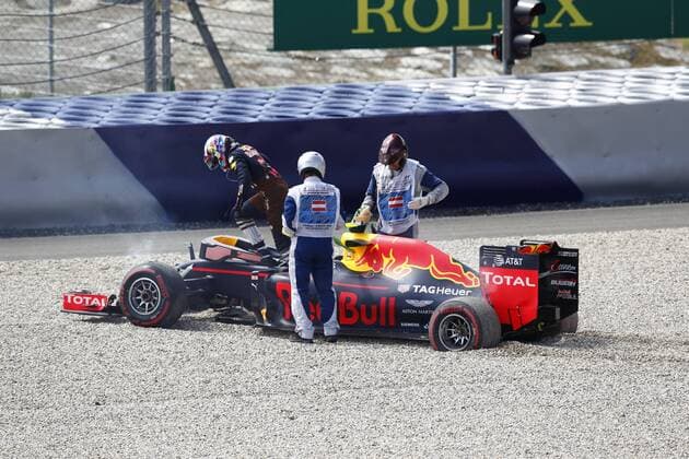 Bilder des Tages - SPORT Motorsports: FIA Formula One World Championship WM Weltmeisterschaft 2016, Grand Prix of Austria, 33 Max Verstappen (NLD, Red Bull Racing), xHOCHxZWEIx