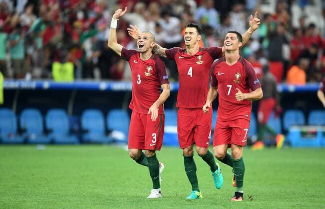 Pepe (Portugal), Jose Fonte (Portugal), und Cristiano Ronaldo (Portugal), jubeln nach dem Spiel Polen-Portugal Nationalteam Final Tournament, Quarter Finale, Viertelfinale, 1 4 final, UEFA EURO EM Europameisterschaft Fussball 2016 France, EM, Europameisterschaft Fussball, Fussball, Fußball, men, Maenner, soccer, result Marseille, 30.6.2016