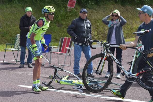 Tour de France - 1. Etappe, Sturz von Contador Tour de France - 1. Etappe, Sturz von Contador Spanish Alberto Contador of Tinkoff pictured after a fall during the first stage of the 103rd edition of the Tour de France cycling race, 188km from Mont-Saint-Michel to Utah Beach Sainte-Marie-du-Mont, Saturday 02 July 2016, France. This year s Tour de France takes place from July 2nd to July 24rth. DAVIDxSTOCKMAN  x04884184x