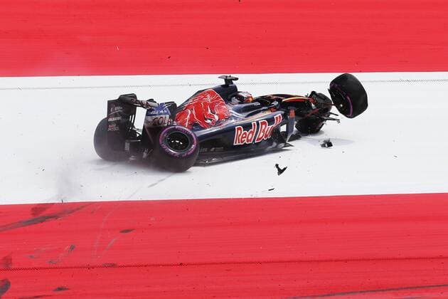 Formel 1, GP von Österreich, Crash von Daniil Kwjat Motorsports: FIA Formula One World Championship WM Weltmeisterschaft 2016, Grand Prix of Austria, 26 Daniil Kvyat (RUS, Scuderia Toro Rosso), xHOCHxZWEIx