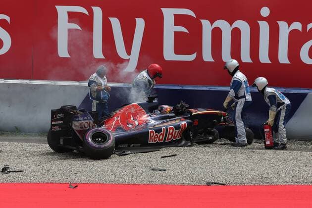 Formel 1, GP von Österreich, Crash von Daniil Kwjat Austrian Grand Prix, Red Bull Ring 30 June - 3 July 2016 02.07.2016 - Qualifying Session, Daniil Kvyat (RUS) Scuderia Toro Rosso STR11 