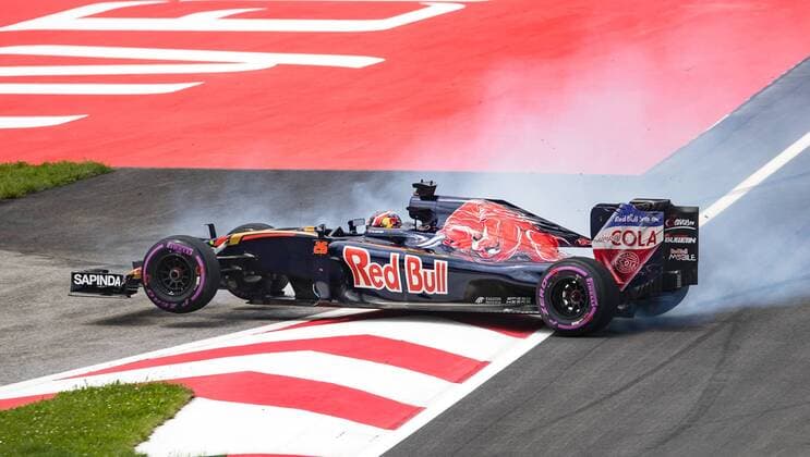 Formel 1, GP von Österreich, Crash von Daniil Kwjat 02.07.2016, Red Bull Ring, Spielberg, AUT, FIA, Formel 1, Grosser Preis von Oesterreich, Qualifying, im Bild Unfall von Daniil Kvyat (RUS) Scuderia Toro Rosso accident of Russian Formula One driver Daniil Kvyat of Scuderia Toro Rosso during the Qualifying for the Austrian Formula One Grand Prix at the Red Bull Ring in Spielberg, Austria on 2016 07 02. -Pressefoto Spielberg EP_gro