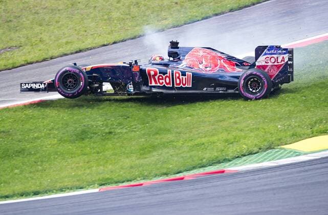 Formel 1, GP von Österreich, Crash von Daniil Kwjat 02.07.2016, Red Bull Ring, Spielberg, AUT, FIA, Formel 1, Grosser Preis von Oesterreich, Qualifying, im Bild Unfall von Daniil Kvyat (RUS) Scuderia Toro Rosso accident of Russian Formula One driver Daniil Kvyat of Scuderia Toro Rosso during the Qualifying for the Austrian Formula One Grand Prix at the Red Bull Ring in Spielberg, Austria on 2016 07 02. -Pressefoto Spielberg EP_gro