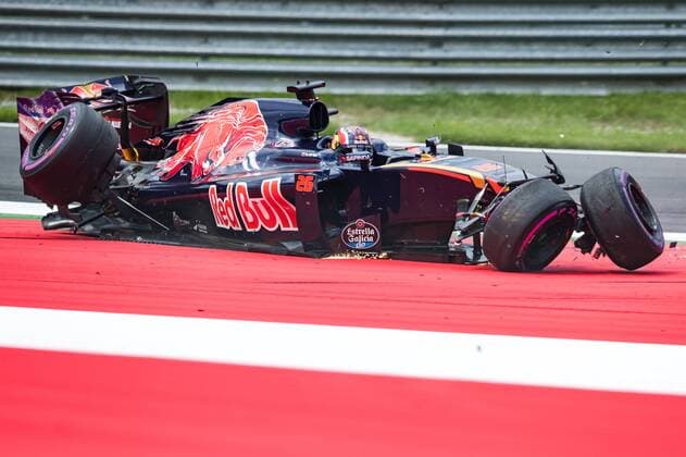 Formel 1, GP von Österreich, Crash von Daniil Kwjat 02.07.2016, Red Bull Ring, Spielberg, AUT, FIA, Formel 1, Grosser Preis von Oesterreich, Qualifying, im Bild Unfall von Daniil Kvyat (RUS) Scuderia Toro Rosso accident of Russian Formula One driver Daniil Kvyat of Scuderia Toro Rosso during the Qualifying for the Austrian Formula One Grand Prix at the Red Bull Ring in Spielberg, Austria on 2016 07 02. -Pressefoto Spielberg EP_gro