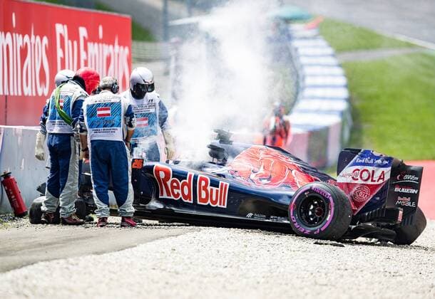 Formel 1, GP von Österreich, Crash von Daniil Kwjat 02.07.2016, Red Bull Ring, Spielberg, AUT, FIA, Formel 1, Grosser Preis von Oesterreich, Qualifying, im Bild Unfall von Daniil Kvyat (RUS) Scuderia Toro Rosso accident of Russian Formula One driver Daniil Kvyat of Scuderia Toro Rosso during the Qualifying for the Austrian Formula One Grand Prix at the Red Bull Ring in Spielberg, Austria on 2016 07 02. -Pressefoto Spielberg EP_gro
