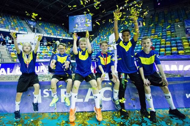 Ballkinder; FIVB Volleyball World League Group 3 Finals, fraport Arena, Frankfurt (Main) Germany, 20160702: 1st place match: Germany vs Slovenia (Deutschland gegen Slowenien) Frankfurt (Main) Copyright: Wuechnerx xEibner-Pressefoto EP_nwr