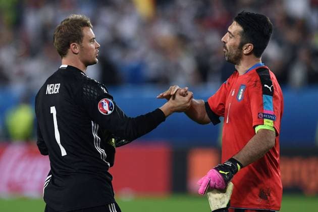 Themen der Woche - SPORT Bilder des Tages - SPORT Mg Bordeaux (France) 02 07 2016 - Euro 2016 Germany vs Italy Gianluigi Buffon-Manuel Neuer 