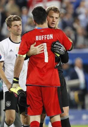 EURO 2016, Deutschland - Italien NEUER Manuel Torwart Team GER mit Torwart BUFFON Gianluigi UEFA Fussball Europameisterschaften 2016 in Frankreich Viertelfinale Spiel Deutschland- Italien GERITA am 02. Juli 2016 in Bordeaux 