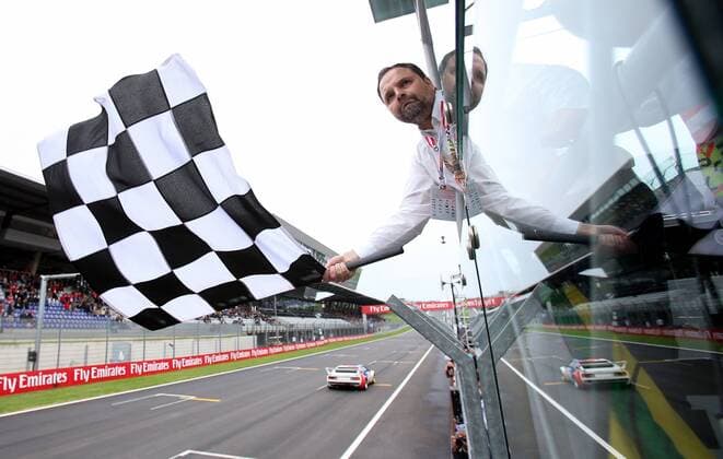 FORMULA 1 - GP of Austria 2016 SPIELBERG,AUSTRIA,03.JUL.16 - MOTORSPORTS, FORMULA 1 - Grand Prix of Austria, Red Bull Ring. Image shows the flagman. GEPAxpictures xChristianxWalgram