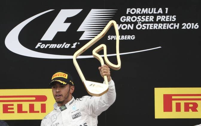 FORMULA 1 - GP of Austria 2016 SPIELBERG,AUSTRIA,03.JUL.16 - MOTORSPORTS, FORMULA 1 - Grand Prix of Austria, Red Bull Ring, award ceremony. Image shows Lewis Hamilton (GBR Mercedes). GEPAxpictures xHansxOberlaender