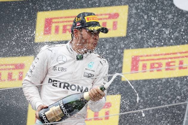 Motorsports: FIA Formula One World Championship WM Weltmeisterschaft 2016, Grand Prix of Austria, 44 Lewis Hamilton (GBR, Mercedes AMG Petronas Formula One Team), xHOCHxZWEIx
