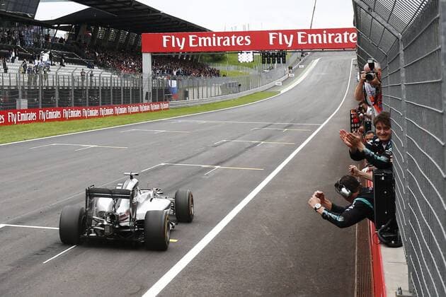 Motorsports: FIA Formula One World Championship WM Weltmeisterschaft 2016, Grand Prix of Austria, 44 Lewis Hamilton (GBR, Mercedes AMG Petronas Formula One Team), xHOCHxZWEIx
