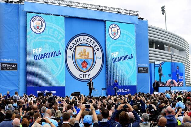 Themen der Woche - SPORT Manchester City Manager Pep Guardiola is introduced to 20,000 fans during the Cityzens Weekend at the Manchester City Academy Stadium, Manchester. Picture date July 3rd, 2016 Pic Matt McNulty Sportimage EDITORIAL USE ONLY. No use with unauthorised audio, video, data, fixture lists, club league logos or live services. Online in-match use limited to 120 images, no video emulation. No use in betting, games or single club league player publications.