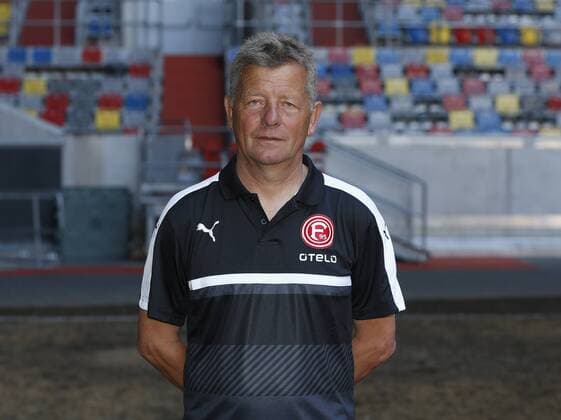 Düsseldorf, Deutschland, Offizieller Fototermin 1. Mannschaft Fortuna Düsseldorf , 2. Fußball- BL am 04.07.2016 in der Esprit Arena in Düsseldorf Co-Trainer Peter Hermann (F 95)