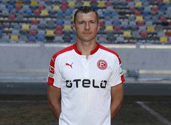Düsseldorf, Deutschland, Offizieller Fototermin 1. Mannschaft Fortuna Düsseldorf , 2. Fußball- BL am 04.07.2016 in der Esprit Arena in Düsseldorf Oliver Fink (F 95)
