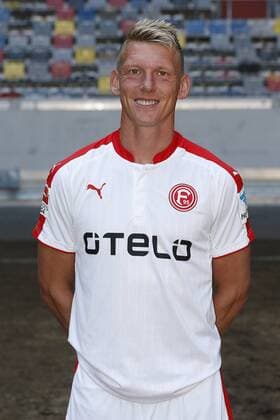Düsseldorf, Deutschland, Offizieller Fototermin 1. Mannschaft Fortuna Düsseldorf , 2. Fußball- BL am 04.07.2016 in der Esprit Arena in Düsseldorf Axel Bellinghausen (F 95)