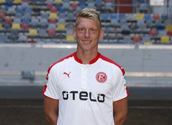 Düsseldorf, Deutschland, Offizieller Fototermin 1. Mannschaft Fortuna Düsseldorf , 2. Fußball- BL am 04.07.2016 in der Esprit Arena in Düsseldorf Axel Bellinghausen (F 95)
