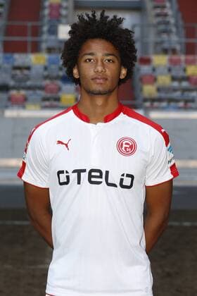 Düsseldorf, Deutschland, Offizieller Fototermin 1. Mannschaft Fortuna Düsseldorf , 2. Fußball- BL am 04.07.2016 in der Esprit Arena in Düsseldorf Emmanuel Iyoha (F 95)