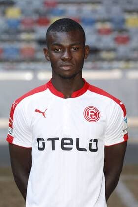 Düsseldorf, Deutschland, Offizieller Fototermin 1. Mannschaft Fortuna Düsseldorf , 2. Fußball- BL am 04.07.2016 in der Esprit Arena in Düsseldorf Islas Bebou (F 95)