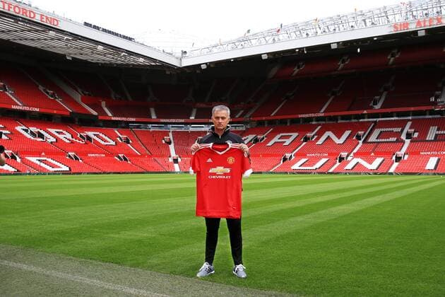 Fußball, Jose Mourinho bei Manchester United präsentiert Jose Mourinho is unveiled as the Manchester United ManU Manager at Old Trafford, Manchester. Picture date July 5th, 2016 Pic Matt McNulty Sportimage EDITORIAL USE ONLY. No use with unauthorised audio, video, data, fixture lists, club league logos or live services. Online in-match use limited to 120 images, no video emulation. No use in betting, games or single club league player publications.