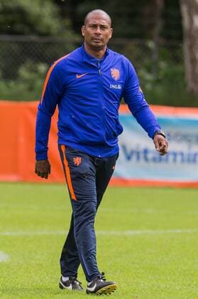 coach Aron Winter of The Netherlands U19 during a training session of Netherlands U19 at July 5, 2016 in Heelsum, The Netherlands. Netherlands U19 Training session 2016 2017 xVIxGerritxvanxKeulenxIVx 5792224