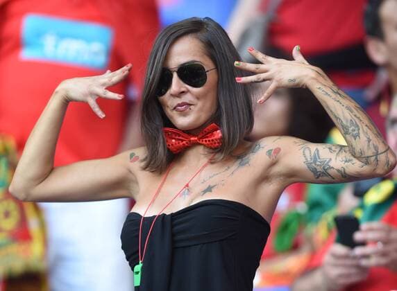 Europameisterschaft 2016 in Frankreich. Halbfinale: Portugal - Wales 06.07.2016 in Lyon. Hübscher weiblicher Portugiesischer Fan. HM