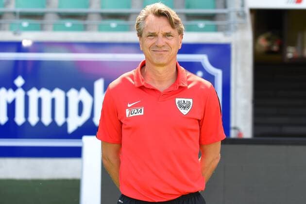 Fußball, 3. Liga, SC Preussen Münster Porträttermin Fußball 3. Liga Porträttermin 2016 2017, SC Preußen Münster am 07.07.2016 im Preußenstadion in Münster Trainer Horst Steffen (Muenster) Foto: osnapix mt