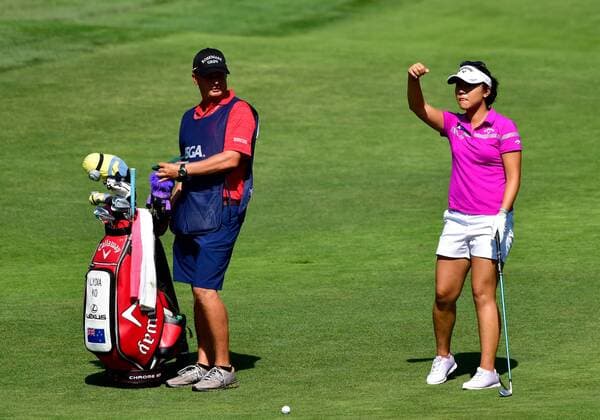 07 July 16: Lydia Ko check conditions during the US Women s Open at CordeValle Golf Club in San Martin, CA. (Photo by Rob Sirota Icon Sportswire) GOLF: JUL 07 LPGA Golf Damen - U.S. Women s Open - First Round Icon16070727221 EDITORIAL USE ONLY