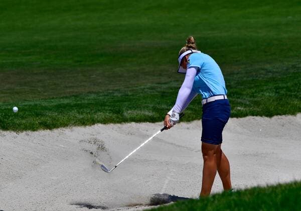 07 July 16: Brooke Henderson from the bunker during the US Women s Open at CordeValle Golf Club in San Martin, CA. (Photo by Rob Sirota Icon Sportswire) GOLF: JUL 07 LPGA Golf Damen - U.S. Women s Open - First Round Icon16070721911 EDITORIAL USE ONLY