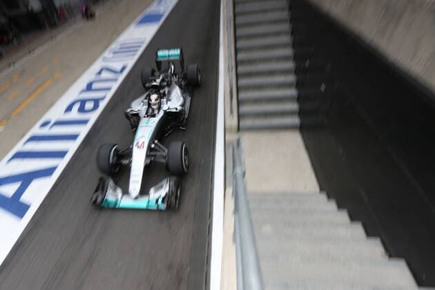 MotorSports: FIA Formula One World Championship WM Weltmeisterschaft 2016, Grand Prix of Great Britain, 44 Lewis Hamilton (GBR, Mercedes AMG Petronas Formula One Team), xHOCHxZWEIx