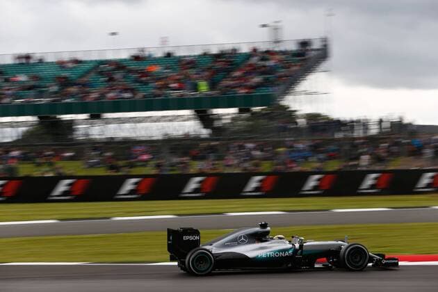 MotorSports: FIA Formula One World Championship WM Weltmeisterschaft 2016, Grand Prix of Great Britain, 44 Lewis Hamilton (GBR, Mercedes AMG Petronas Formula One Team), xHOCHxZWEIx