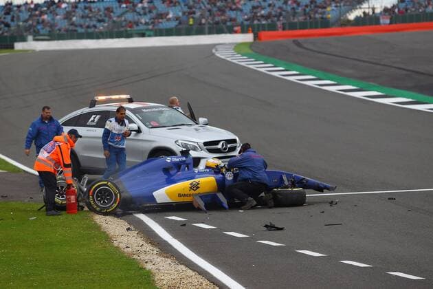 British Grand Prix, Silverstone 07 - 10 July 2016 09.07.2016 - Free Practice 3, Crash, Marcus Ericsson (SUE) Sauber C34 