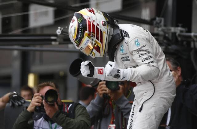 Motorsports: FIA Formula One World Championship WM Weltmeisterschaft 2016, Grand Prix of Great Britain, 44 Lewis Hamilton (GBR, Mercedes AMG Petronas Formula One Team), xHOCHxZWEIx
