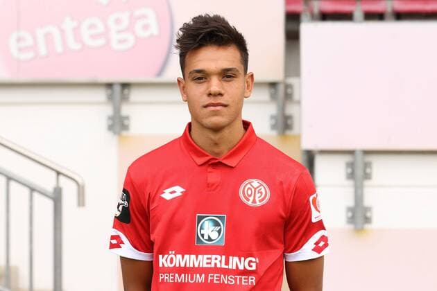 Fußball, 3. Liga, 1. FSV Mainz 05 II Porträttermin DEVANTE PARKER FUSSBALL, GER, 3. LIGA, PORTRAETTERMIN 2016 17, MAINZ 05 U23, MAINZ 05 II 