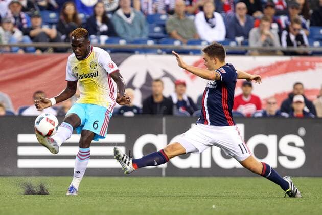 July 9, 2016; Foxborough, MA, USA; Columbus Crew midfielder Tony Tchani (6) and New England Revolution midfielder Kelyn Rowe (11) in action during the first half of an MLS Fussball Herren USA game between the New England Revolution and Columbus Crew at Gillette Stadium. New England defeated Columbus 3-1. MLS 2016: Crew vs Revolution JUL 09 - ZUMAc04_