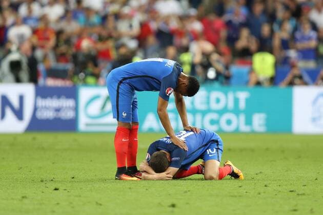 Fußball, EM Finale 2016 in Paris, Portugal - Frankreich 1:0 EURO 2016, Frankreich enttäuscht nach Finalniederlage gegen Portugal FINAL UEFA EURO EM Europameisterschaft Fussball Nationalteam 2016 MATCH IN PARIS: PORTUGAL - FRANCE ANTHONY MARTIAL ANDRE PIERRE GIGNAC  160710PYK0160