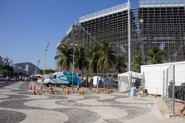Locations Rio 2016 Olympic Games Olympische Spiele Olympia OS Arena Olympic Beach volleyball Beachvolleyball which is being built on the sands of Copacabana Beach is coming to the final stretch. Seats and stairs have been installed and access to the public are being implemented. With the Arena, a large part of the Copacabana boardwalk is no visibility to the sea. x1159104x  LuizxSouza