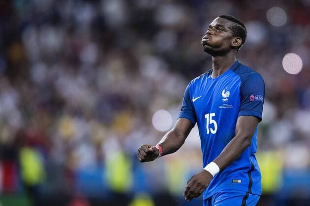 Fußball, EM Finale 2016 in Paris, Portugal - Frankreich 1:0 EURO 2016, Frankreich enttäuscht nach Finalniederlage gegen Portugal 160710 Frankrikes Paul Pogba deppar - Paris, Saint denis, Fussball EM, Euro 2016, Nationalteam Länderspiel, Finale, Frankreich vs. Portugal.  Copyright: JOHANNAxLUNDBERG BB160710JL200