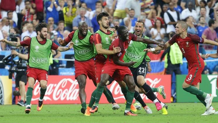 Paris, Fußball EM 2016 , Finale Portugal vs. Frankreich , Jubel Portugal nach dem Tor zum 1 : 0 , mitte: : Torschütze Eder