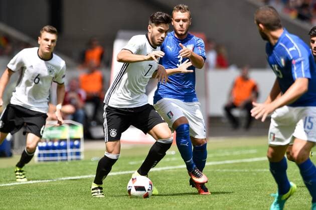 GER, UEFA U19 (U 19) EURO 2016, Vorrunde, Deutschland (GER) vs Italien (ITA) 11.07.2016, Mercedes Benz Arena, Stuttgart, GER, UEFA U19 (U 19) EURO 2016, First Round, Deutschland (GER) vs Italien (ITA), picture shows im Bild: Suat Serdar ( 7, Deutschland Germany (GER)) gegen Federico Dimarco ( 3, Italien Italy (ITA) Foto © nordphoto Fabisch nordphotox xFabisch