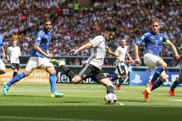 11.07.2016, xjfx, Fussball Europameisterschaft 2016 U19 (U 19), Deutschland - Italien, emspor v.l. Mauro Coppolaro (Italien),Suat Serdar (Deutschland),Filippo Romagna (Italien), Aktion Stuttgart