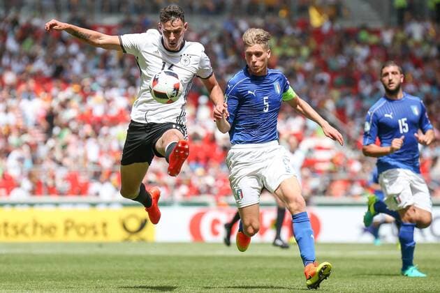 11.07.2016, xjfx, Fussball Europameisterschaft 2016 U19 (U 19), Deutschland - Italien, emspor v.l. Janni Serra (Deutschland),Filippo Romagna (Italien),Zweikampf, Action, Aktion, Battles for the Ball Stuttgart
