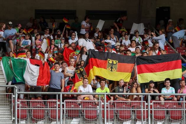 Fans, Publikum, Zuschauer, Stimmung, Atmosphäre, Stadion, Fussball, UEFA U19 (U 19)-EM, Deutschland - Italien, xozx