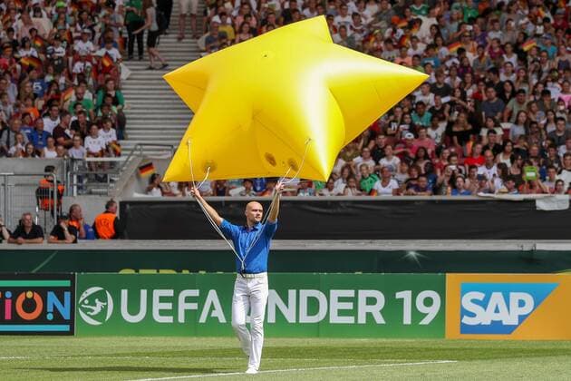 Aufgehende Sterne , Motto der Eröffnungsfeier, Eröffnungszeremonie, Fussball, UEFA U19 (U 19)-EM, Deutschland - Italien, xozx