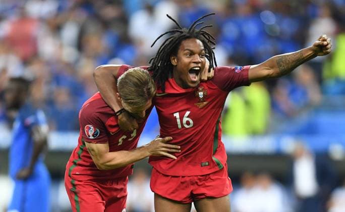 Renato Sanches (Portugal), rechts, und Adrien Silva (Portugal), jubeln nach dem Spiel Portugal--Frankreich Portugal-France Final Tournament, Finale, Finale, Endspiel UEFA EURO EM Europameisterschaft Fussball 2016 France, Frankreich, EM, Europameisterschaft Fussball, Fussball, Fußball, Nationalmannschaft, Nationalteam, Länderspiel, Laenderspiel, men, Männer, Maenner, soccer, result Saint-Denis, 10.7.2016