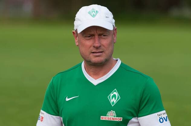 Cheftrainer, Trainer Steffen Rau (SV Werder Bremen) Portrait, Nahaufnahme, Einzelfoto, Einzelbild, Fussball, Frauen, Training SV Werder Bremen, xobx