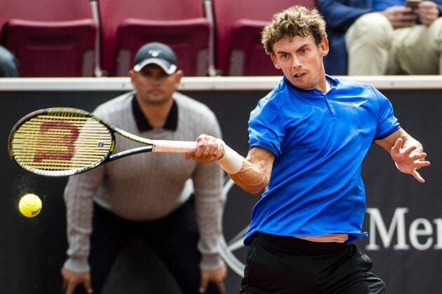 160712 Henri Laaksonen, Schweiz under tennismatchen under dag 3 Swedish Open 12 juli 2016 i Bastad.  Copyright: MathildaxAhlberg BB160712MA010
